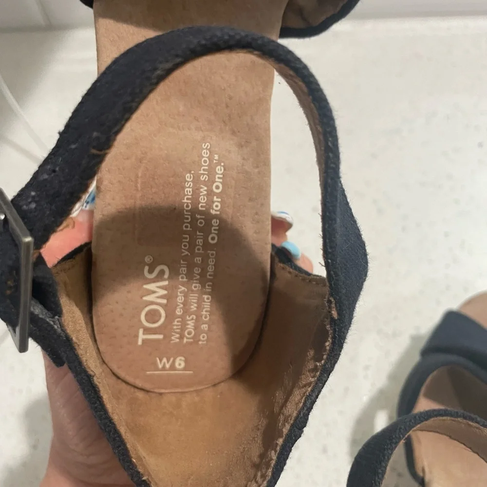 Toms elegant black